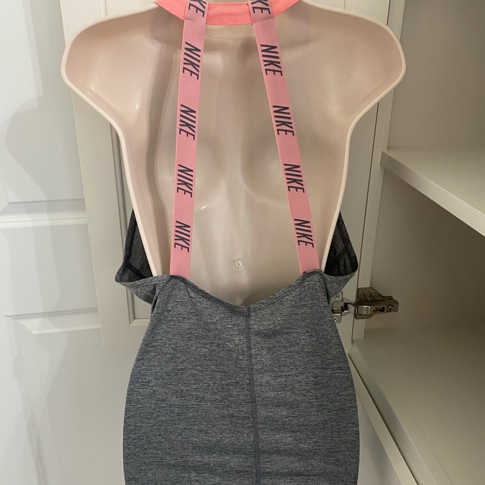 Nike Women's dry fit Heather Gray Tank with Pink Swoosh - Picture 5 of 12